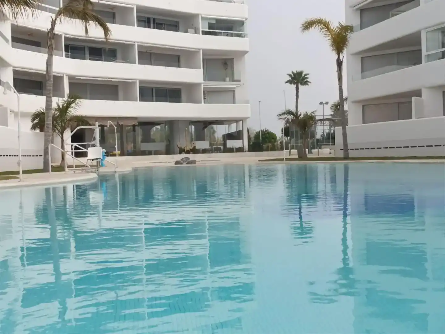 Swimming pool of Flat for rent in Playa de Granada