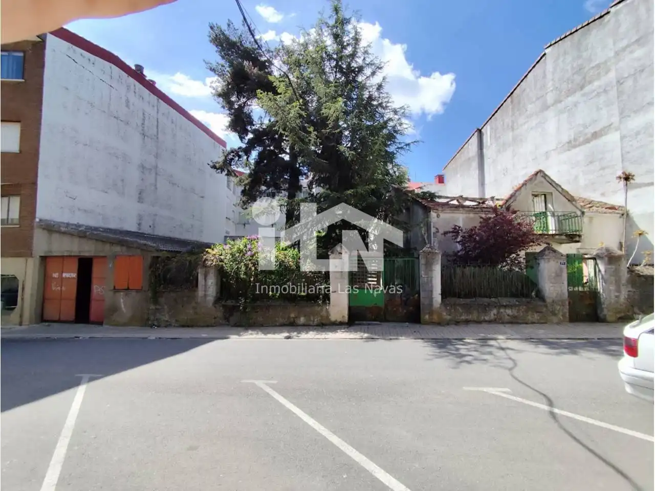 Aparcament de Casa o xalet en venda en Las Navas del Marqués  amb Jardí privat