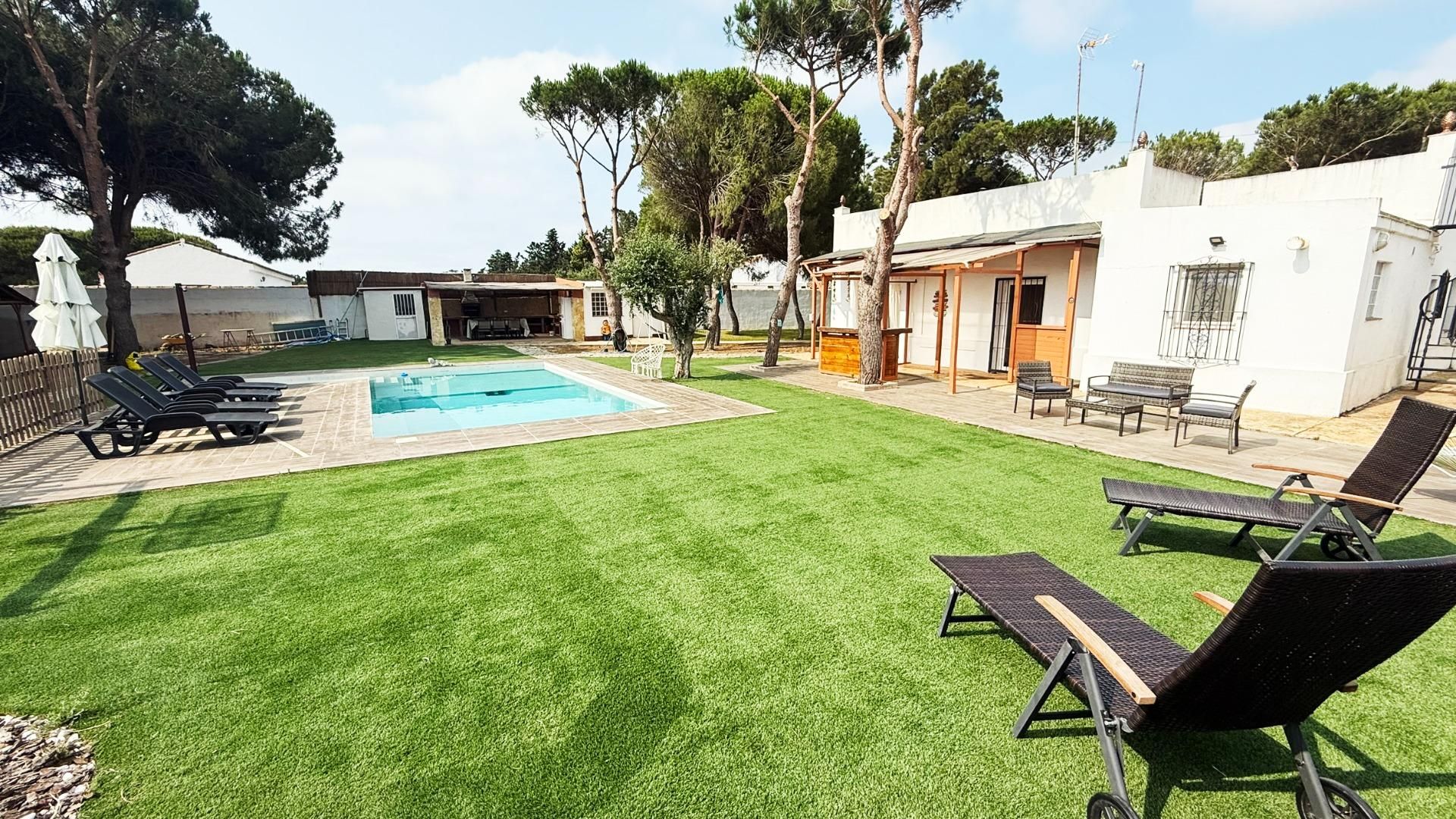 Jardí de Casa o xalet en venda en Chiclana de la Frontera amb Aire condicionat, Jardí privat i Traster