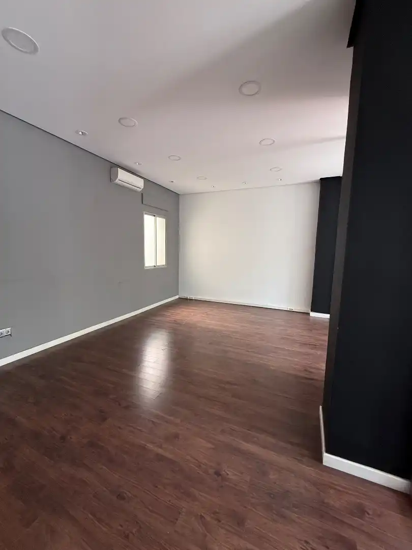 Büro zur Miete in Valencia mit Klimaanlage, Heizung und Balkon