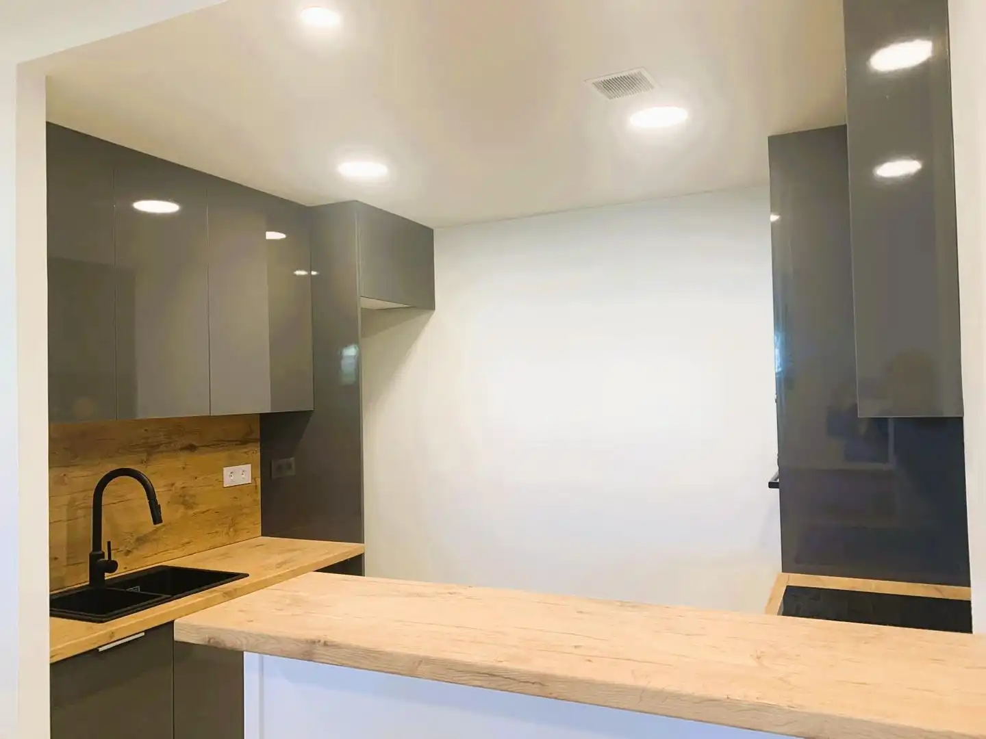 Cuina de Planta baixa en venda en Vilanova i la Geltrú amb Aire condicionat i Parquet