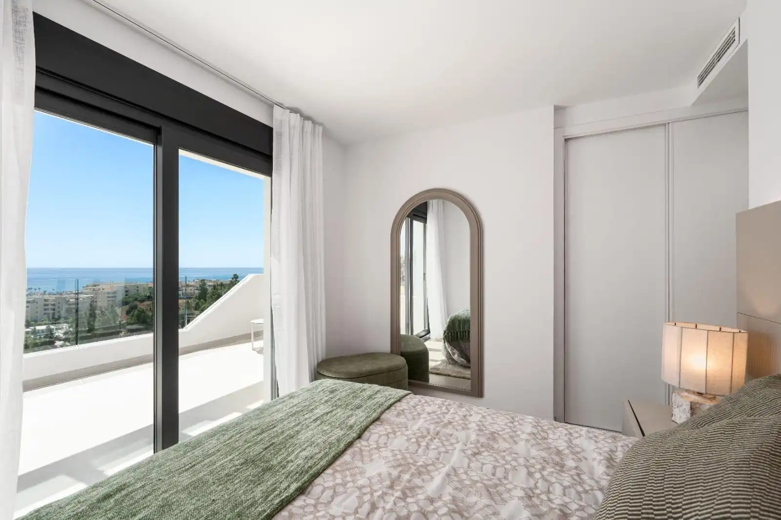 Dormitori de Apartament en venda en Mijas amb Jardí privat, Terrassa i Traster