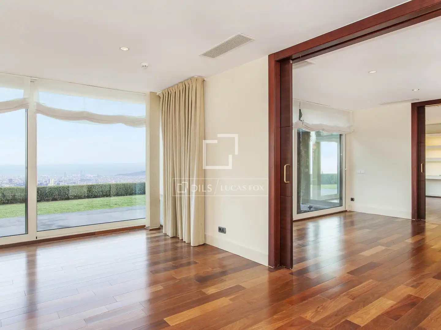 Bedroom of Houses for sale in Barcelona