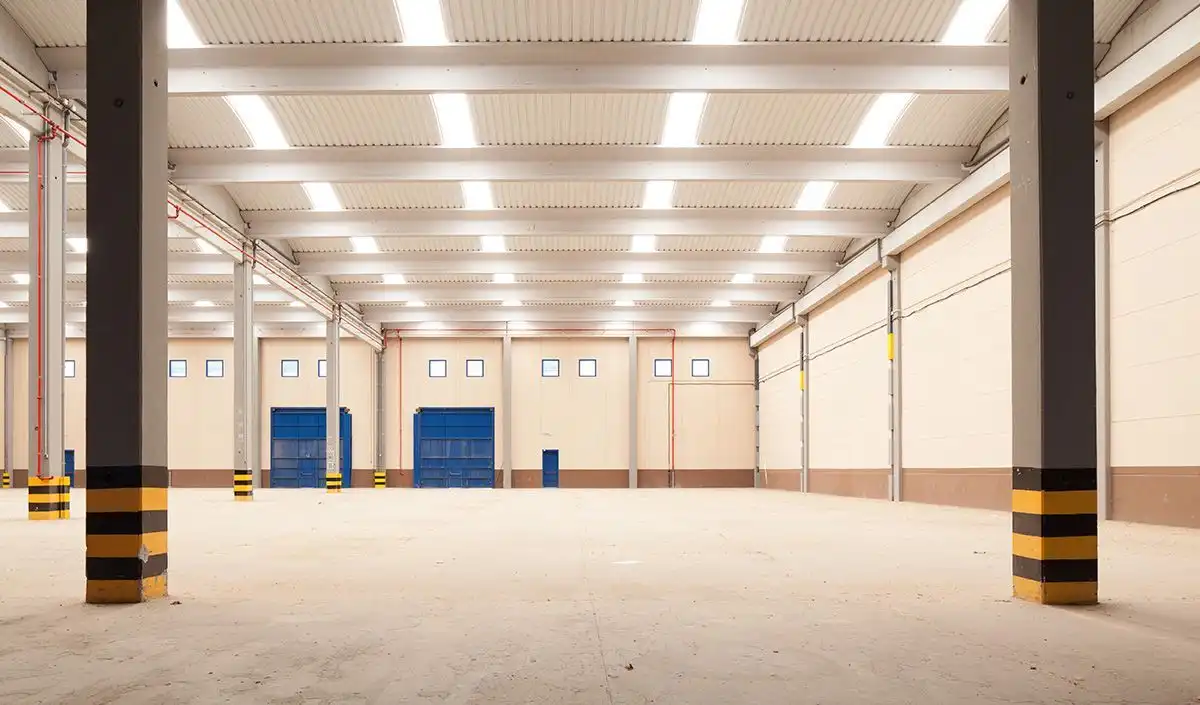 Außenansicht von Fabrikhallen zur Miete in Valls