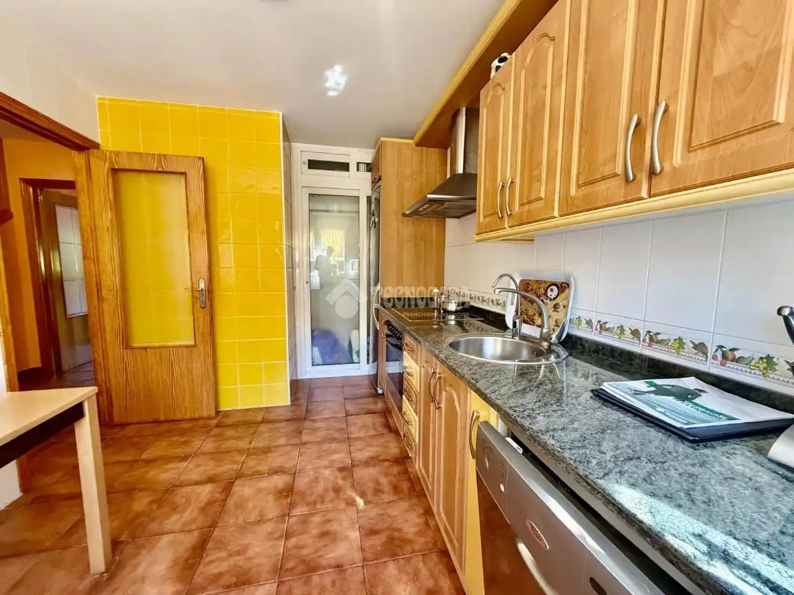 Cocina de Casa adosada en venta en Fuensaldaña con Aire acondicionado y Alarma