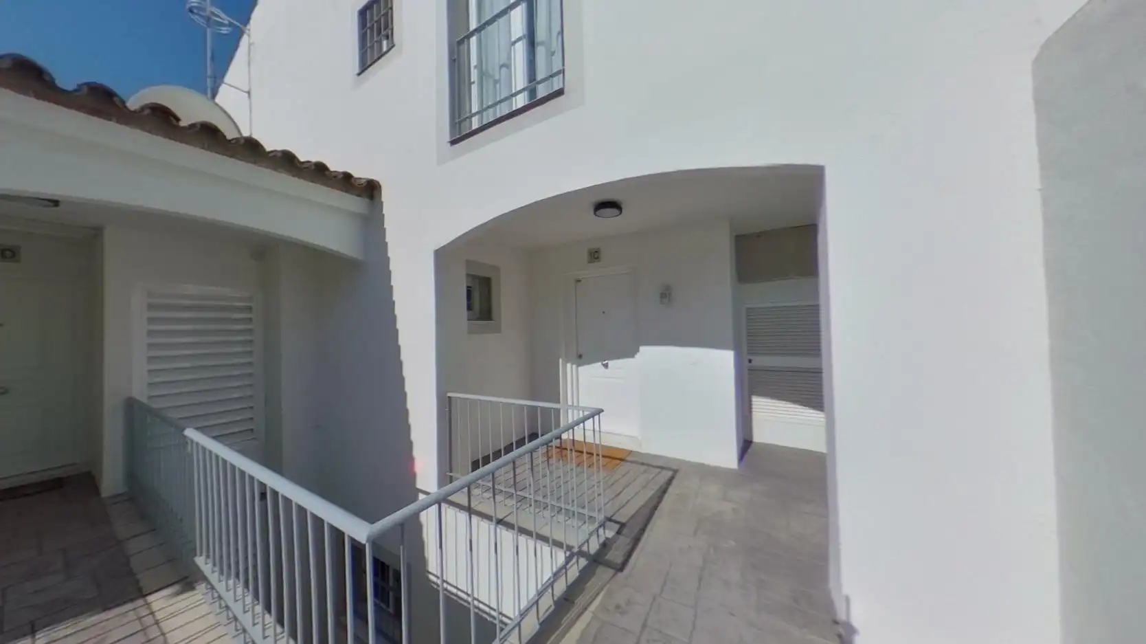 Planta baja en venta en Marbella con Piscina y Piscina comunitaria