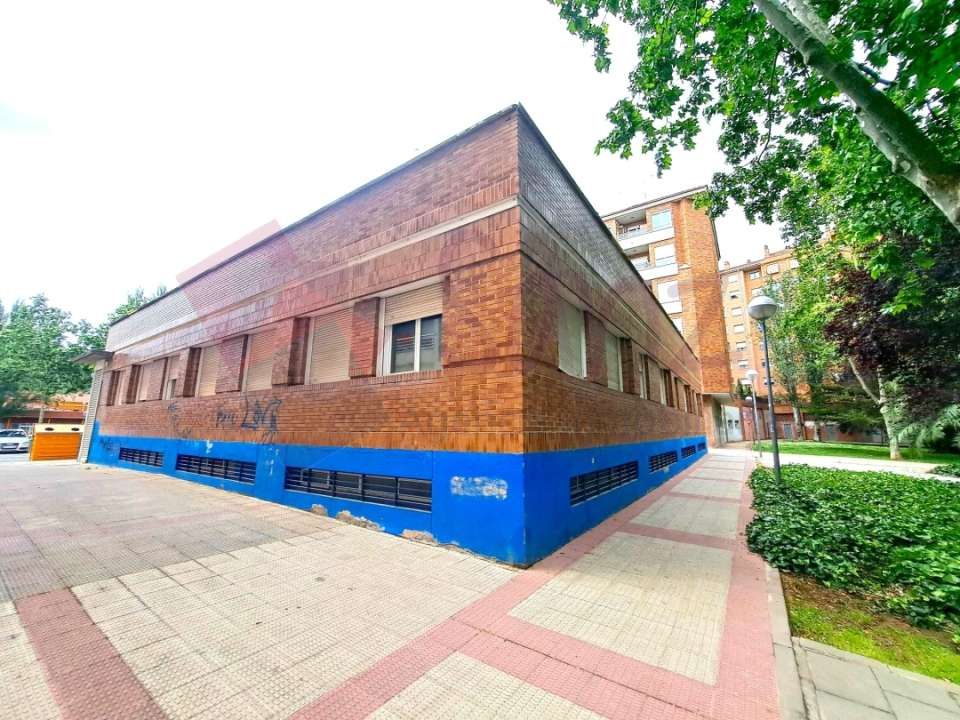 Exterior view of Building for sale in  Logroño