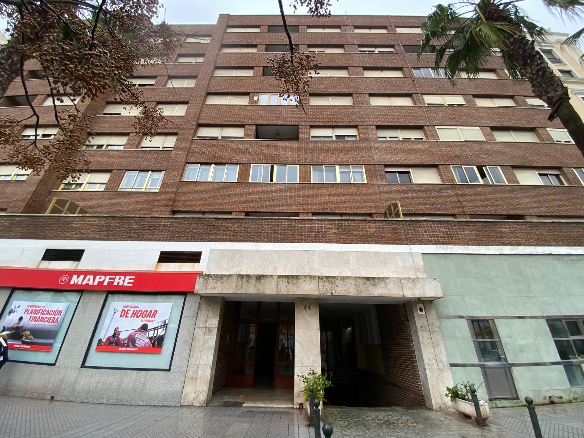 Vista exterior de Pis en venda en  Cádiz Capital amb Parquet