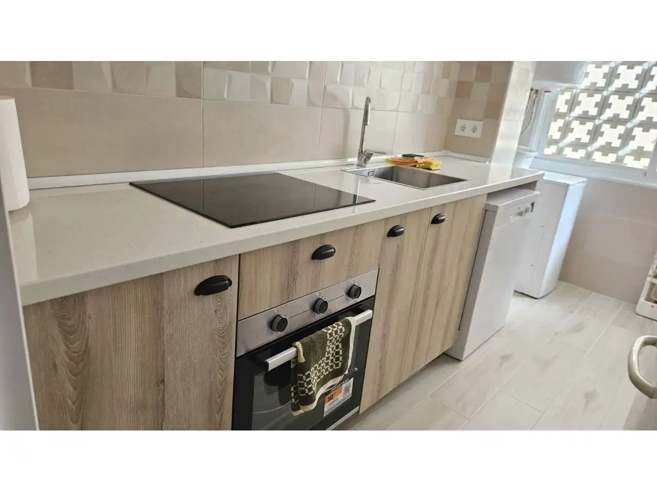 Cocina de Piso de alquiler en Vilanova i la Geltrú con Jardín privado, Terraza y Amueblado