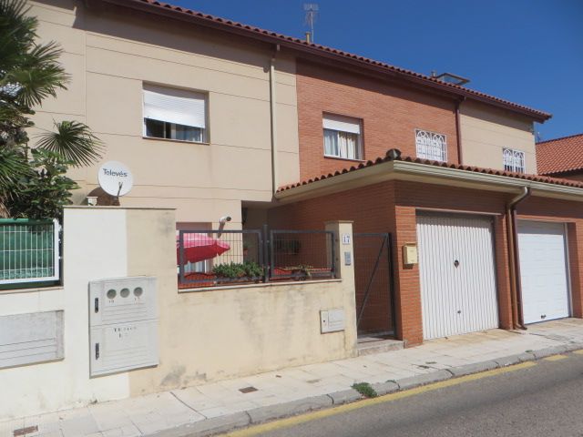 Casa adosada en venda a C/ Dalias, Seseña Nuevo