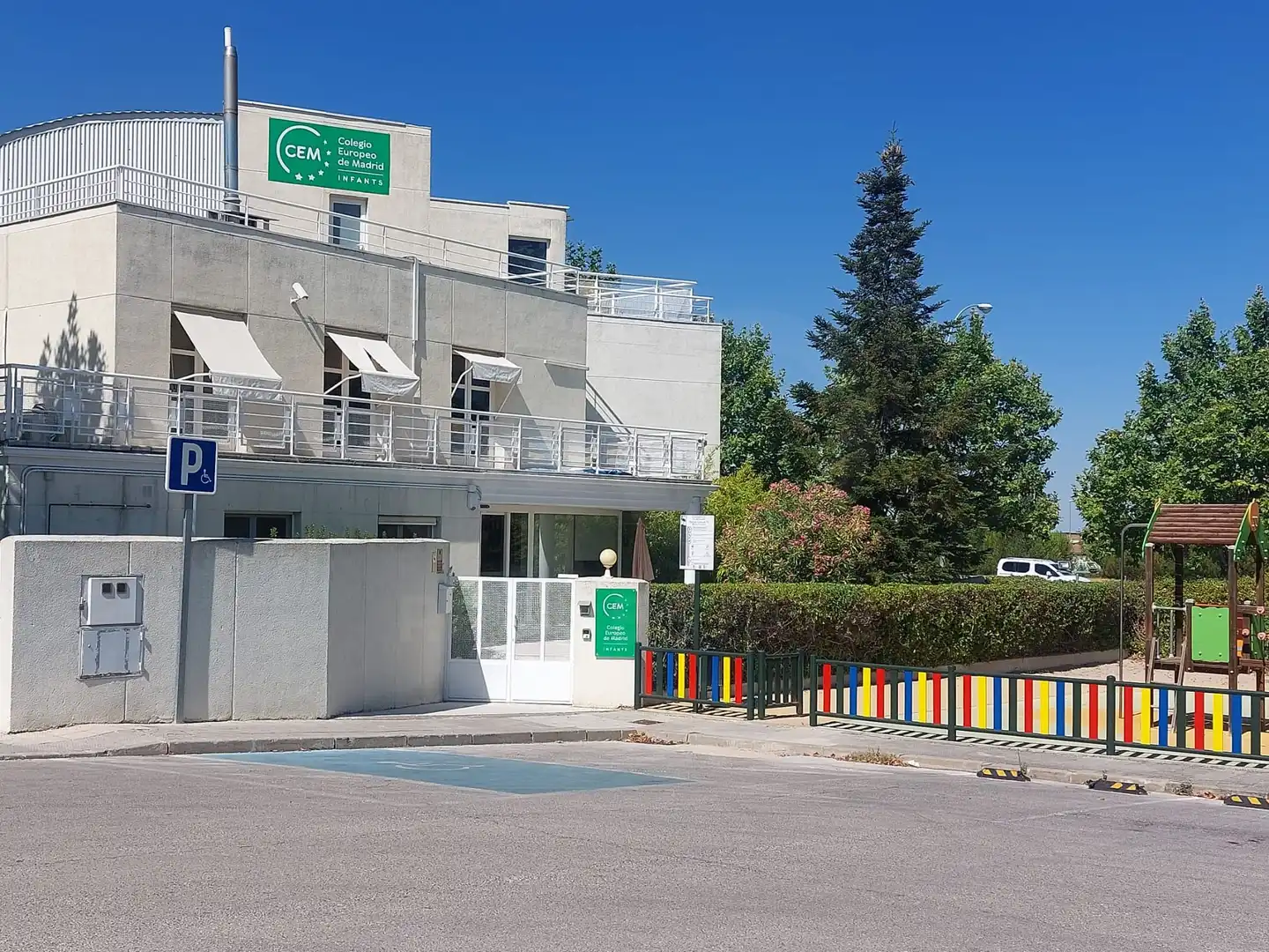 Vista exterior de Local en venta en Las Rozas de Madrid