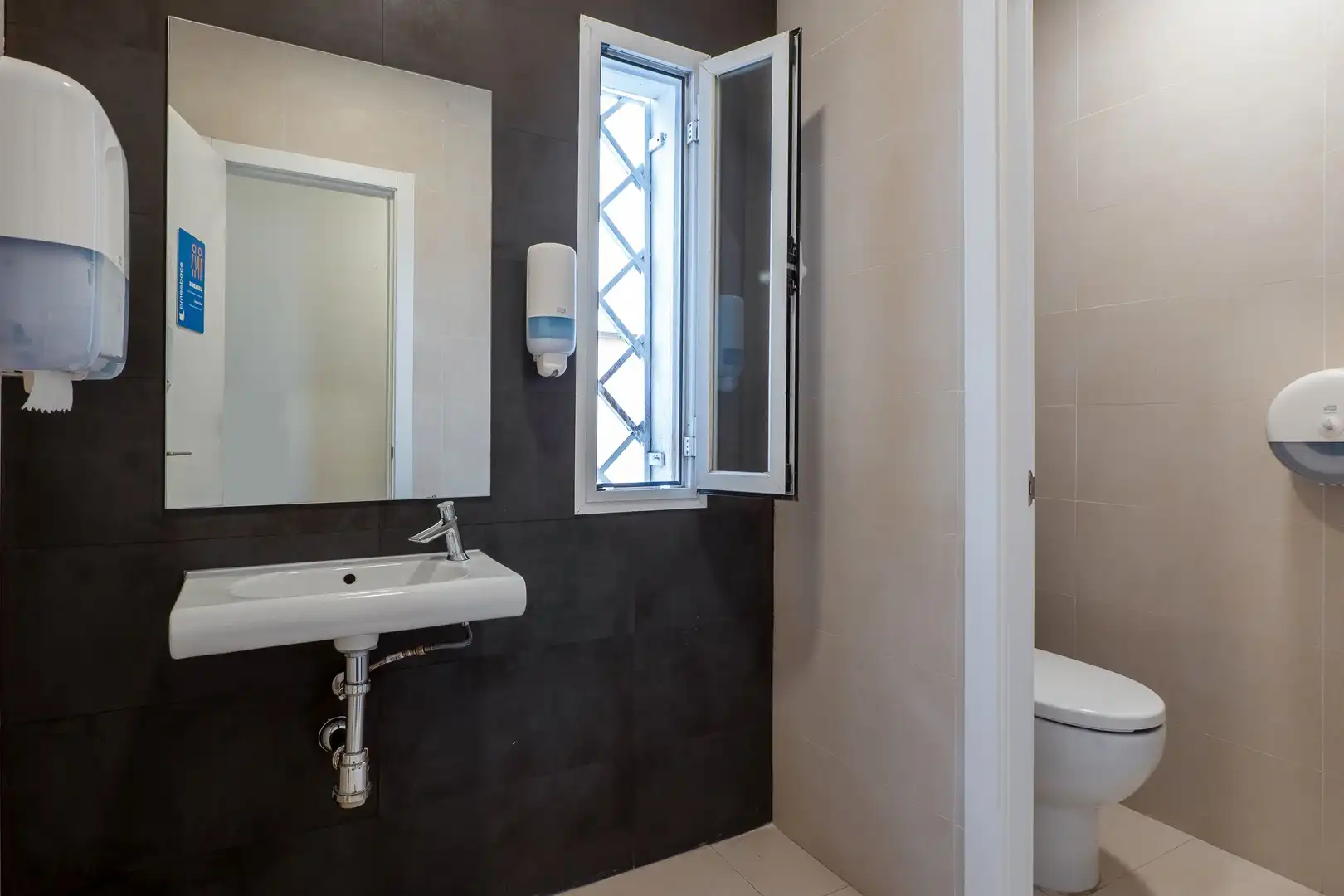 Badezimmer von Lagerraum zur Miete in San Fernando de Henares