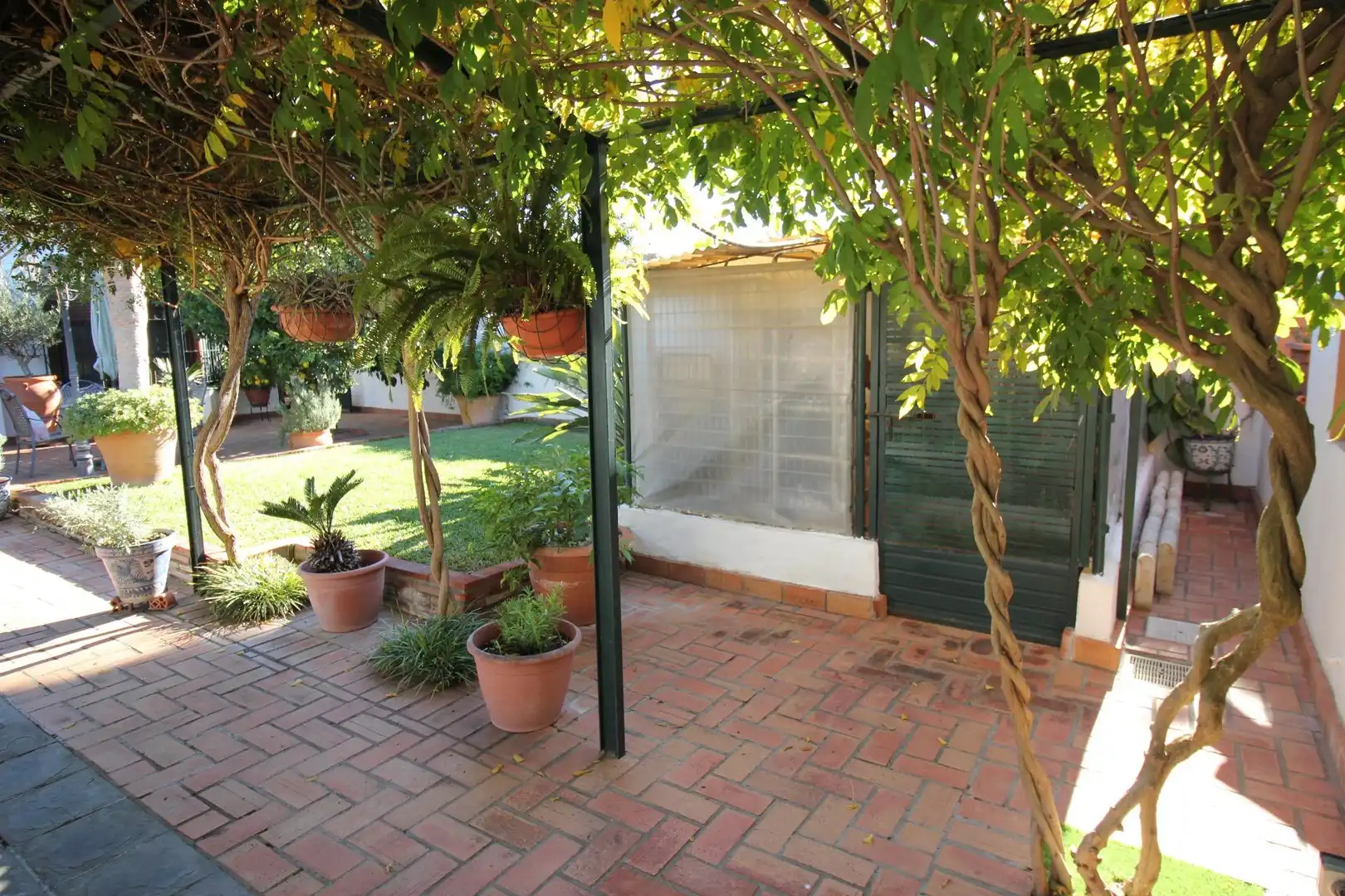 Jardí de Casa o xalet en venda en Chiclana de la Frontera amb Calefacció, Jardí privat i Traster