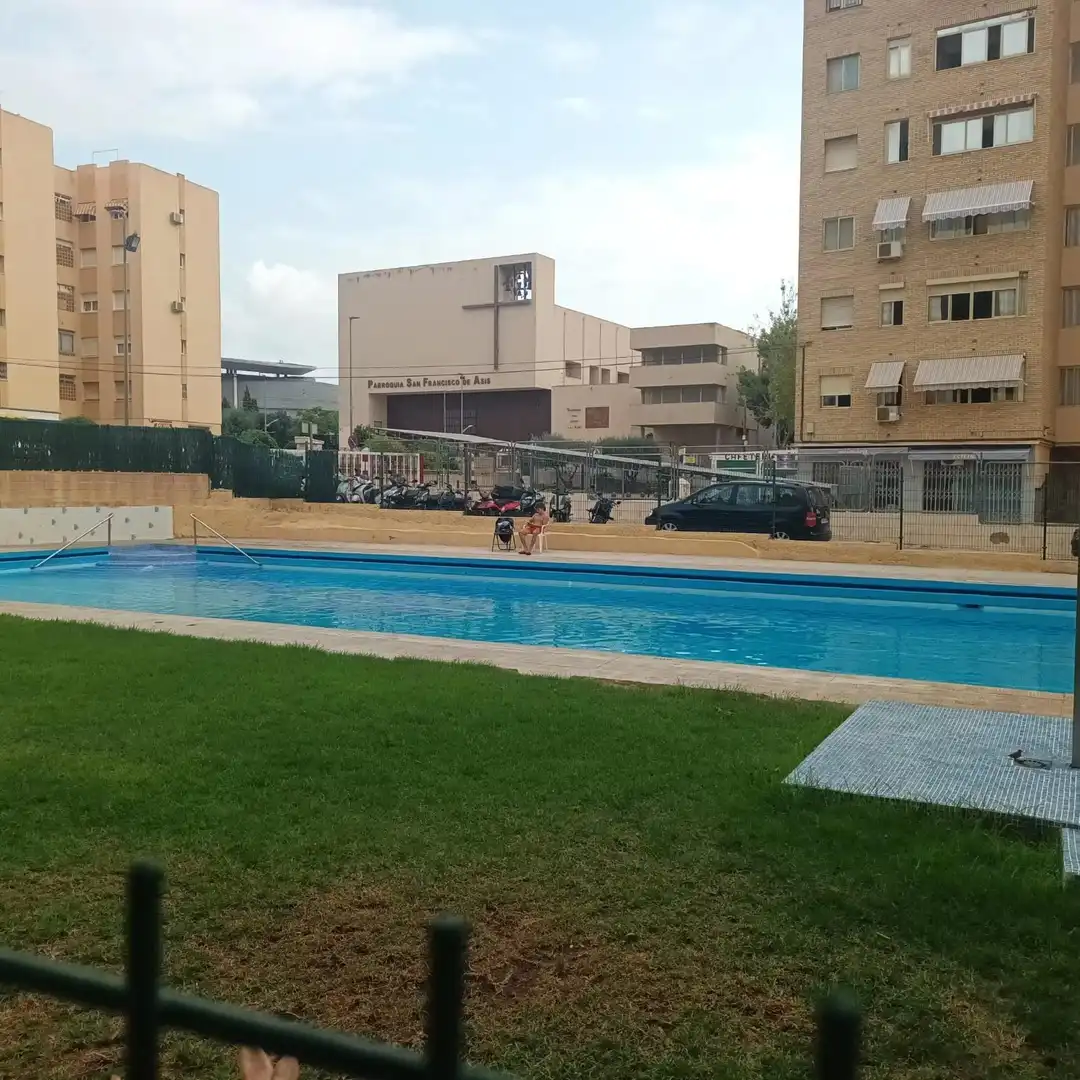 Piscina de Local en venda en Benidorm