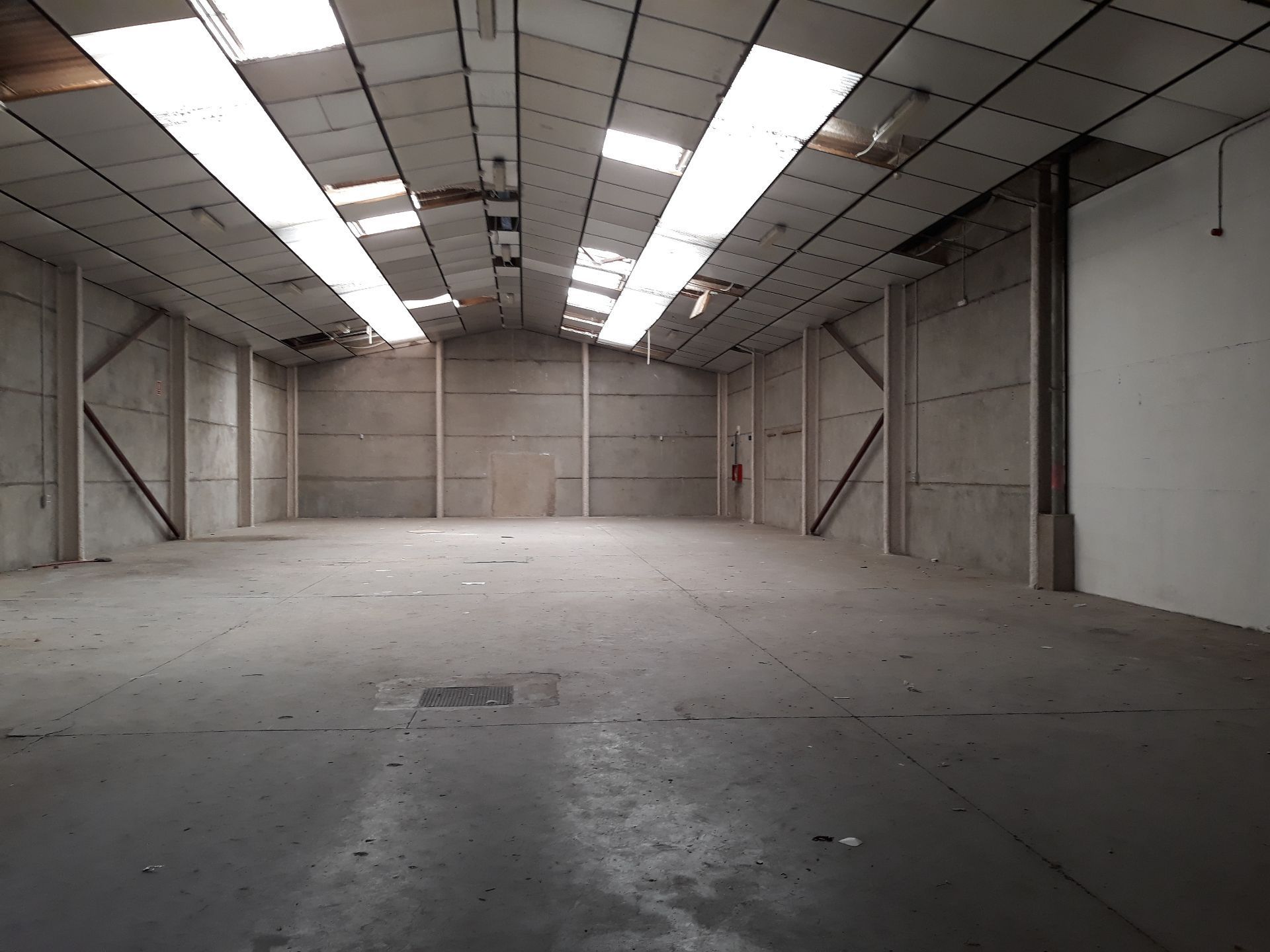 Nau industrial de lloguer en Badalona