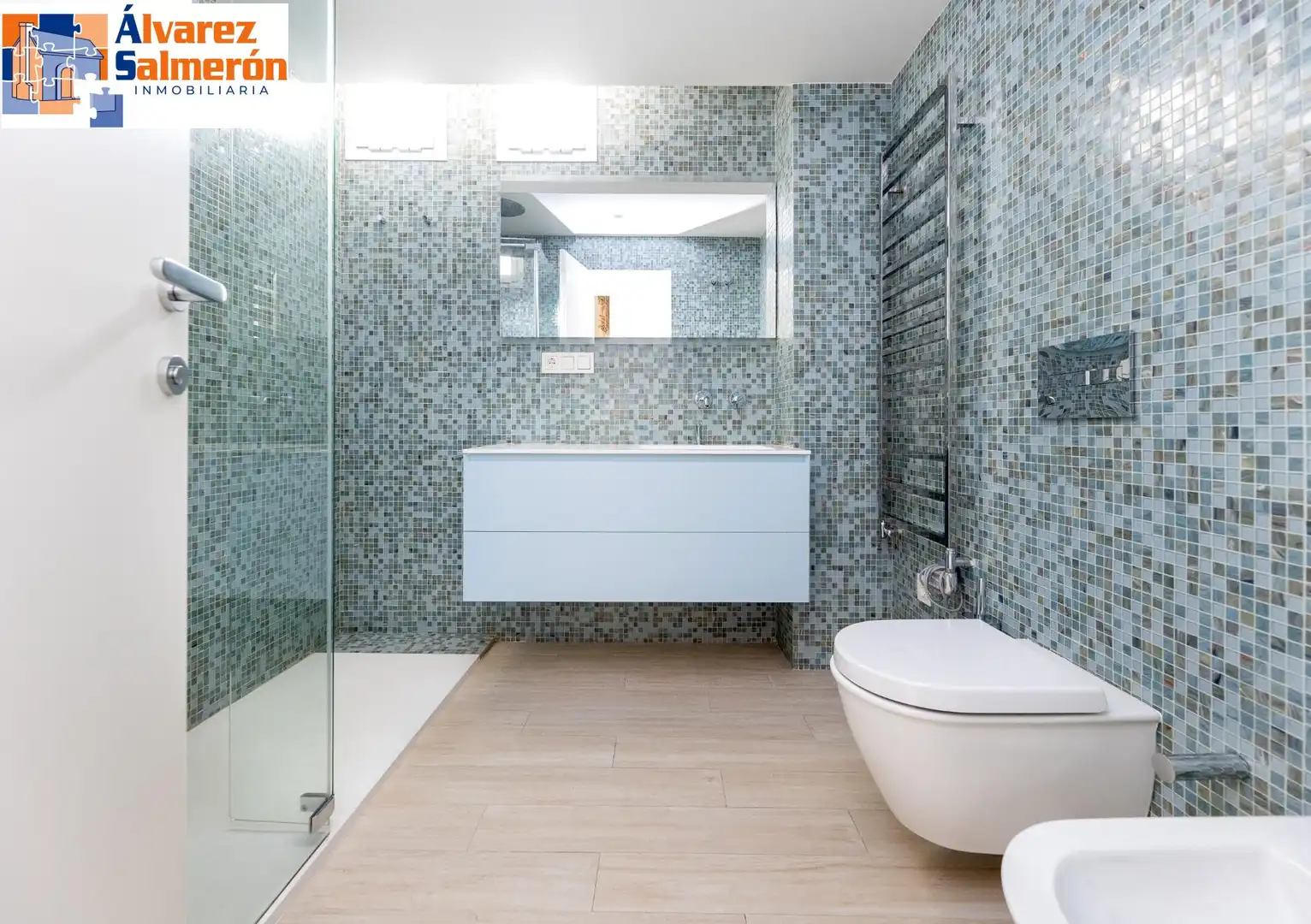 Bathroom of Flat for sale in Granada  with Air Conditioner