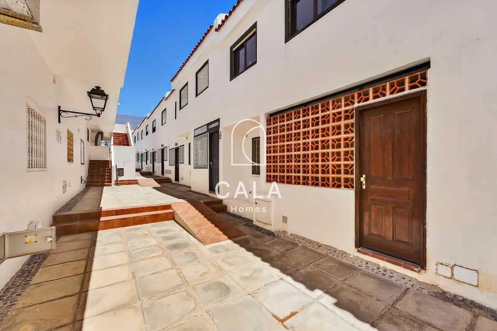 Vista exterior de Casa adosada en venta en Guía de Isora con Terraza, Trastero y Piscina