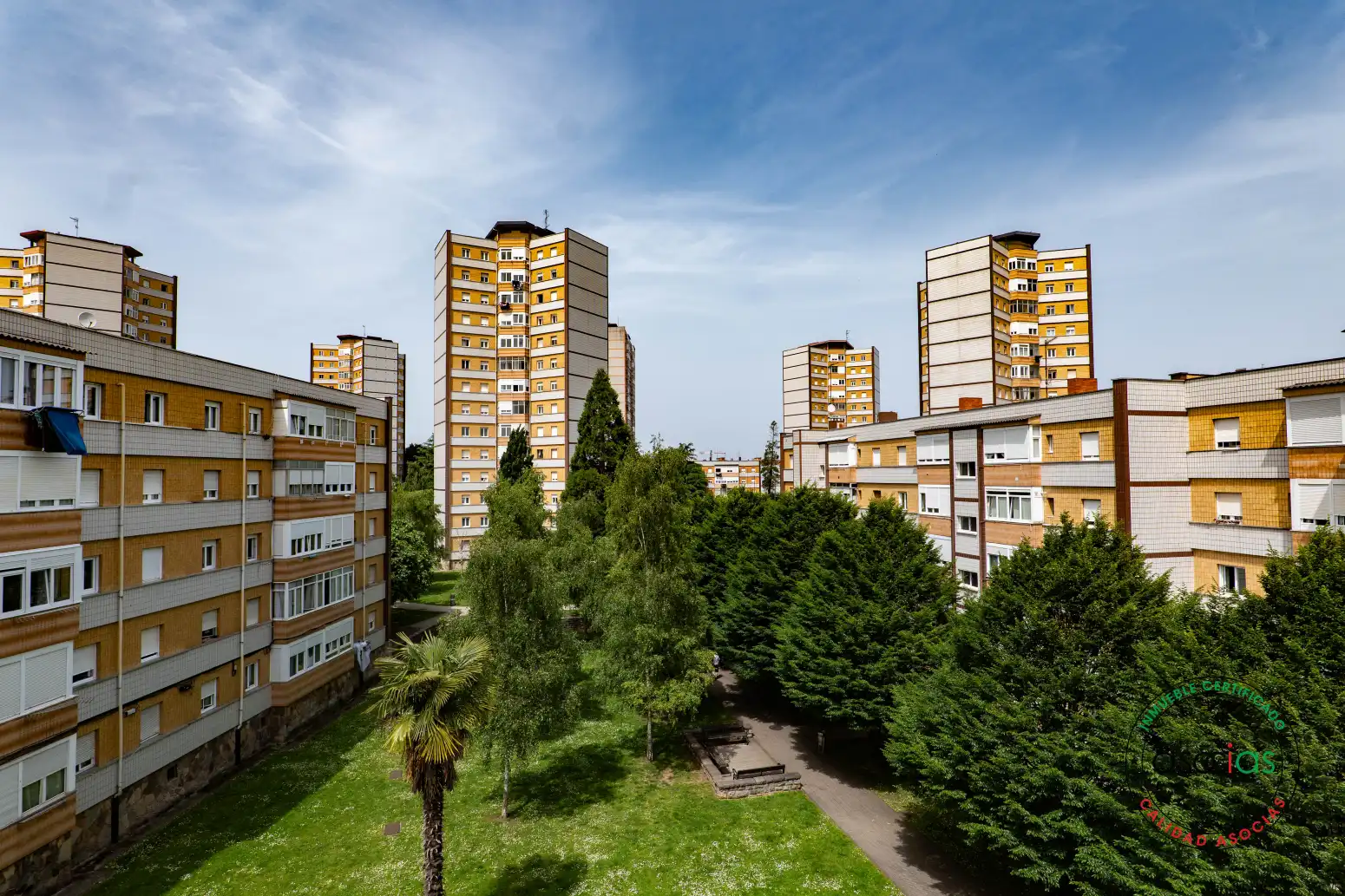 Vista exterior de Pis en venda en Gijón  amb Calefacció, Parquet i Terrassa
