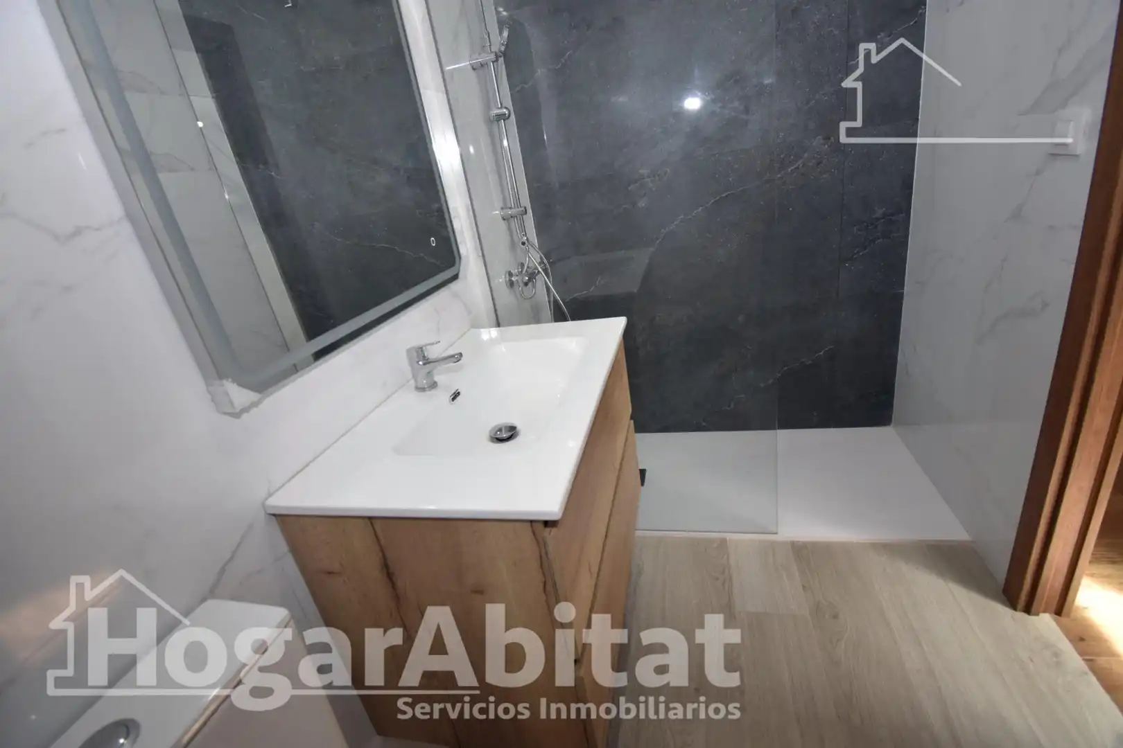 Baño de Piso en venta en Catarroja con Aire acondicionado, Calefacción y Terraza
