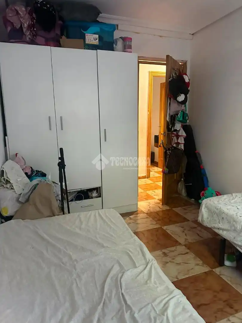 Dormitori de Pis en venda en Sevilla amb Aire condicionat, Terrassa i Moblat