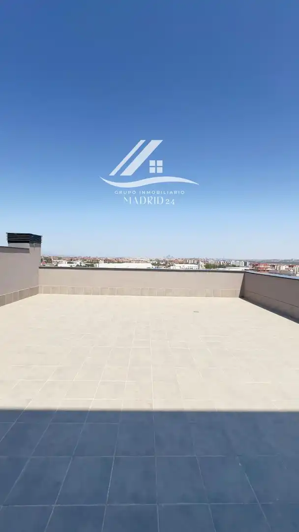 Terraza de Piso en venta en Madrid con Aire acondicionado, Piscina y Piscina comunitaria