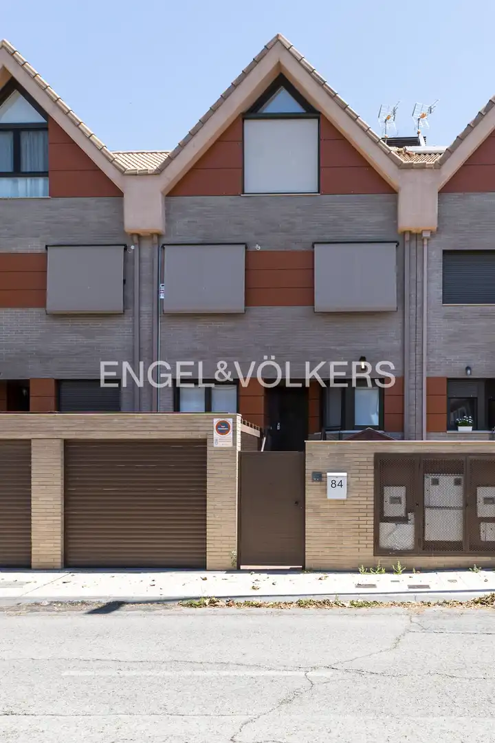 Vista exterior de Casa o chalet en venta en San Agustín del Guadalix con Aire acondicionado, Calefacción y Jardín privado