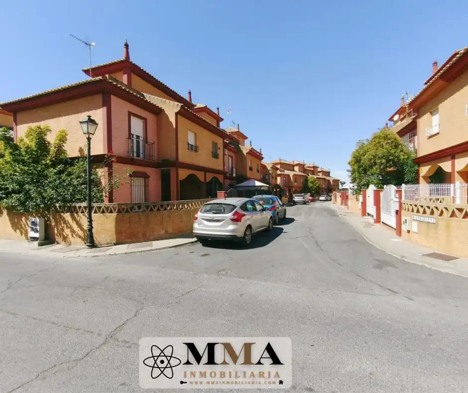 Terraced house for sale in Avenida de los Pinares, imagen 2