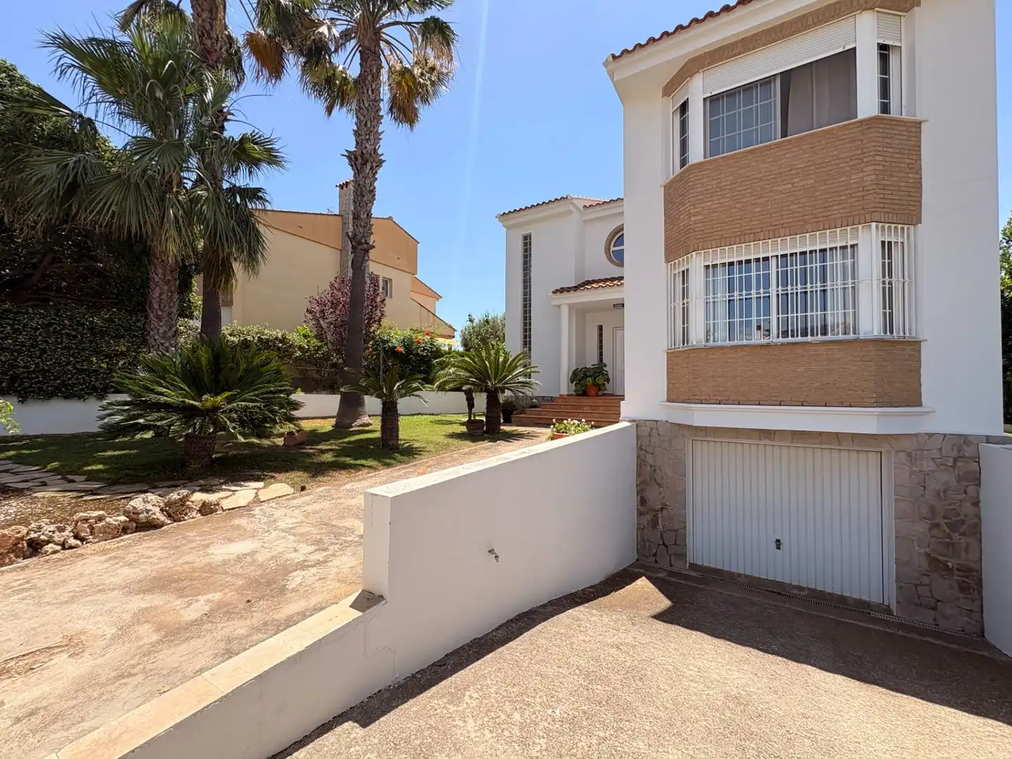 Vista exterior de Casa o xalet en venda en L'Eliana amb Aire condicionat i Calefacció