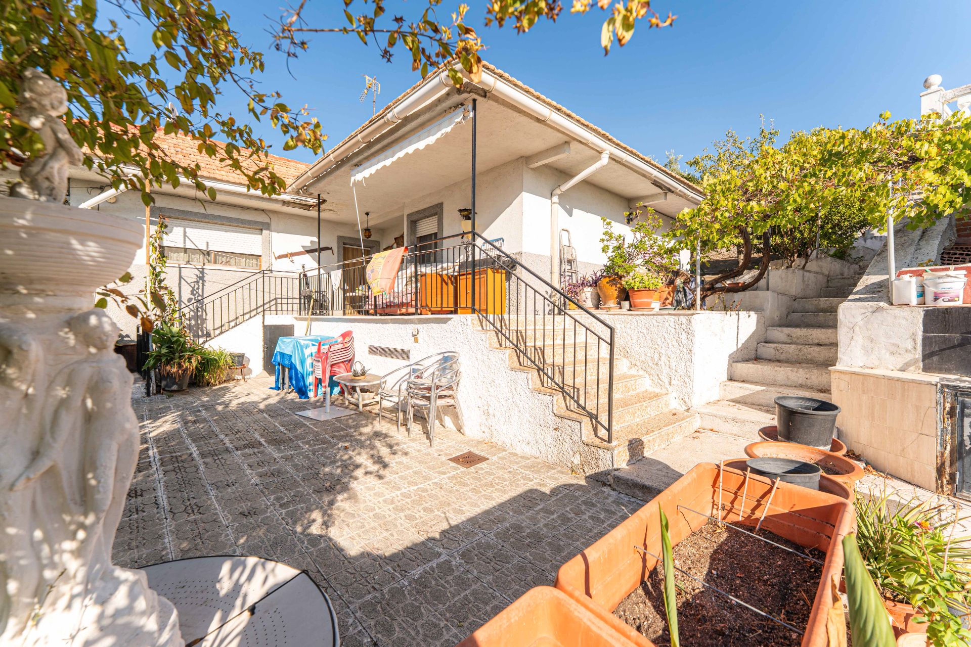 Vista exterior de Casa o xalet en venda en Batres amb Jardí privat, Terrassa i Piscina