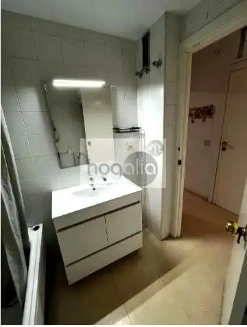 Badezimmer von Wohnung zur Miete in Sevilla mit Klimaanlage und Möbliert