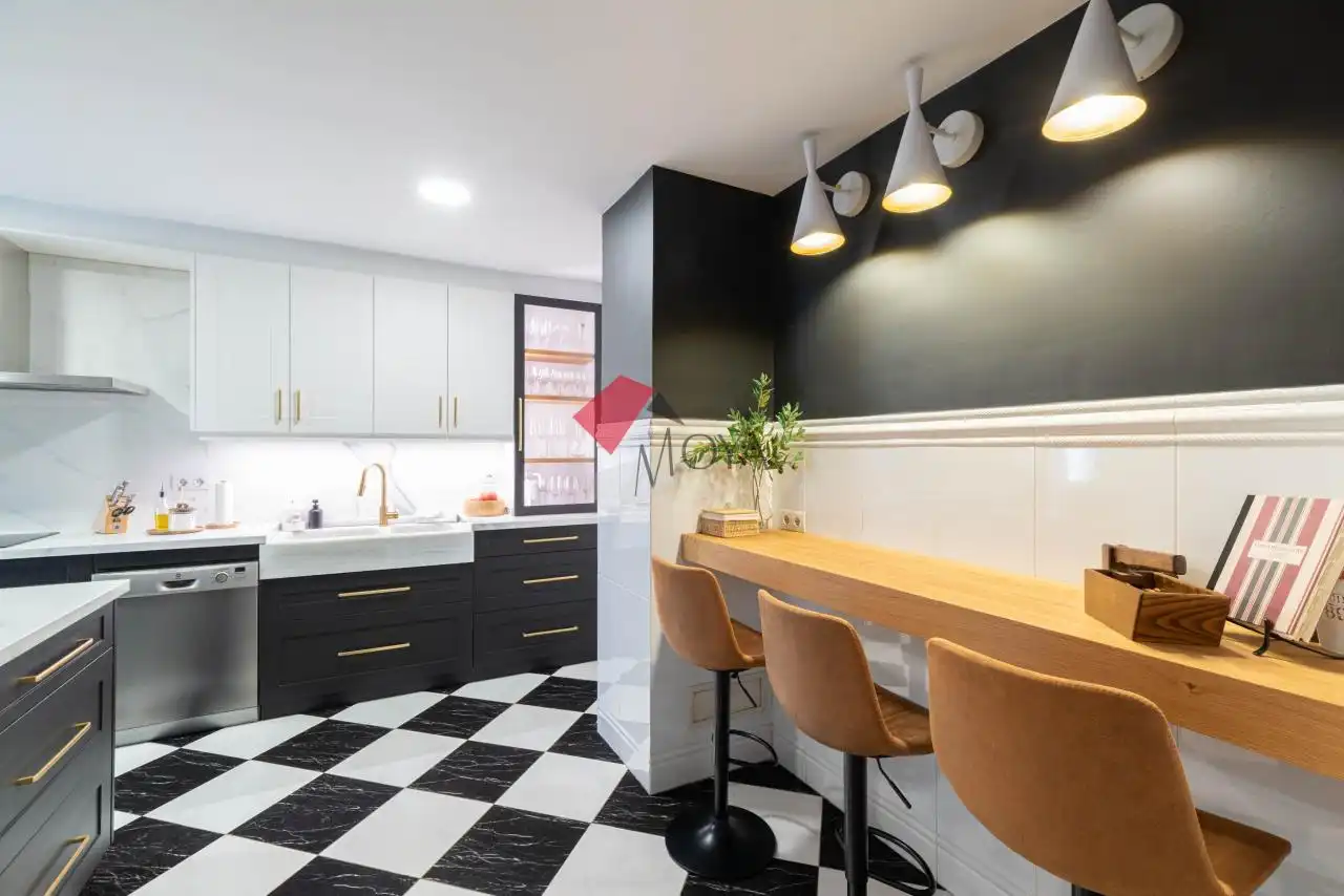 Küche von Wohnung zum Verkauf in Vigo  mit Heizung, Parkett und Abstellraum
