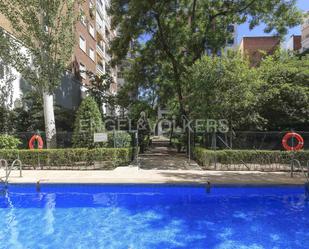 Exterior view of Apartment to rent in  Madrid Capital  with Air Conditioner, Heating and Private garden