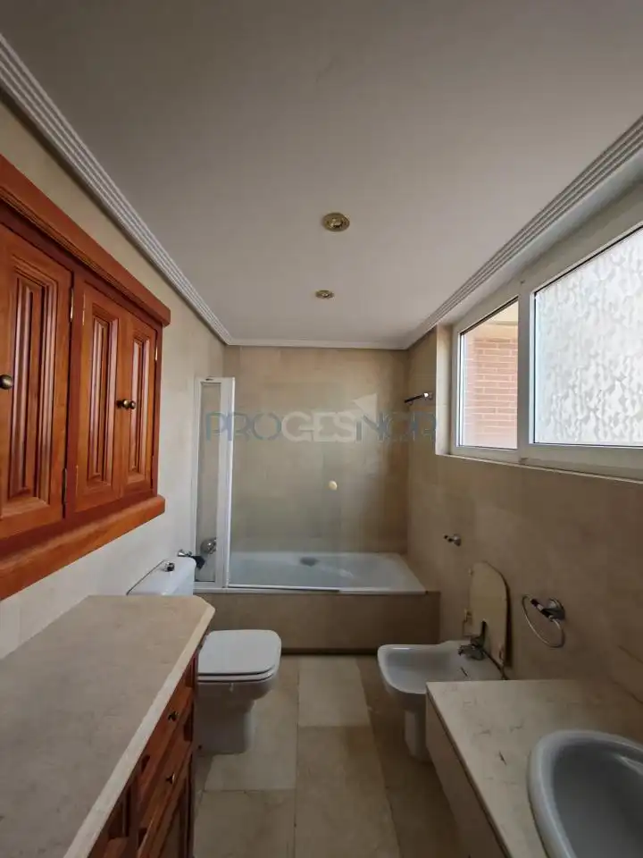 Baño de Casa o chalet en venta en Sariegos con Calefacción, Jardín privado y Terraza