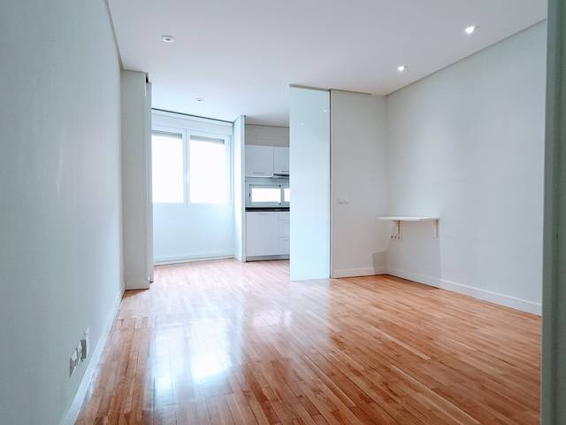 Piso en Alquiler en VICTOR ANDRES BELAUNDE en Hispanoamérica - Bernabéu