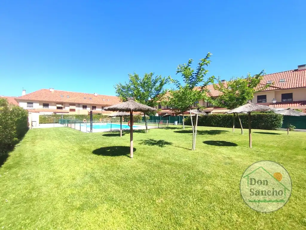 Jardín de Casa adosada en venta en Viana de Cega con Calefacción, Jardín privado y Terraza