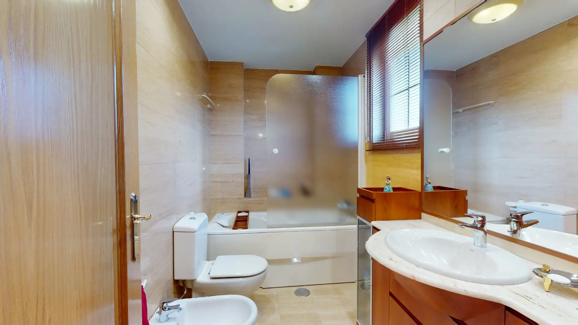 Baño de Casa adosada en venta en Boadilla del Monte con Aire acondicionado, Calefacción y Jardín privado