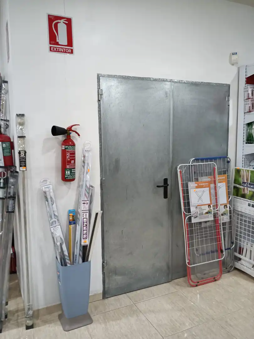Business premises for sale in La Carlota, imagen 4