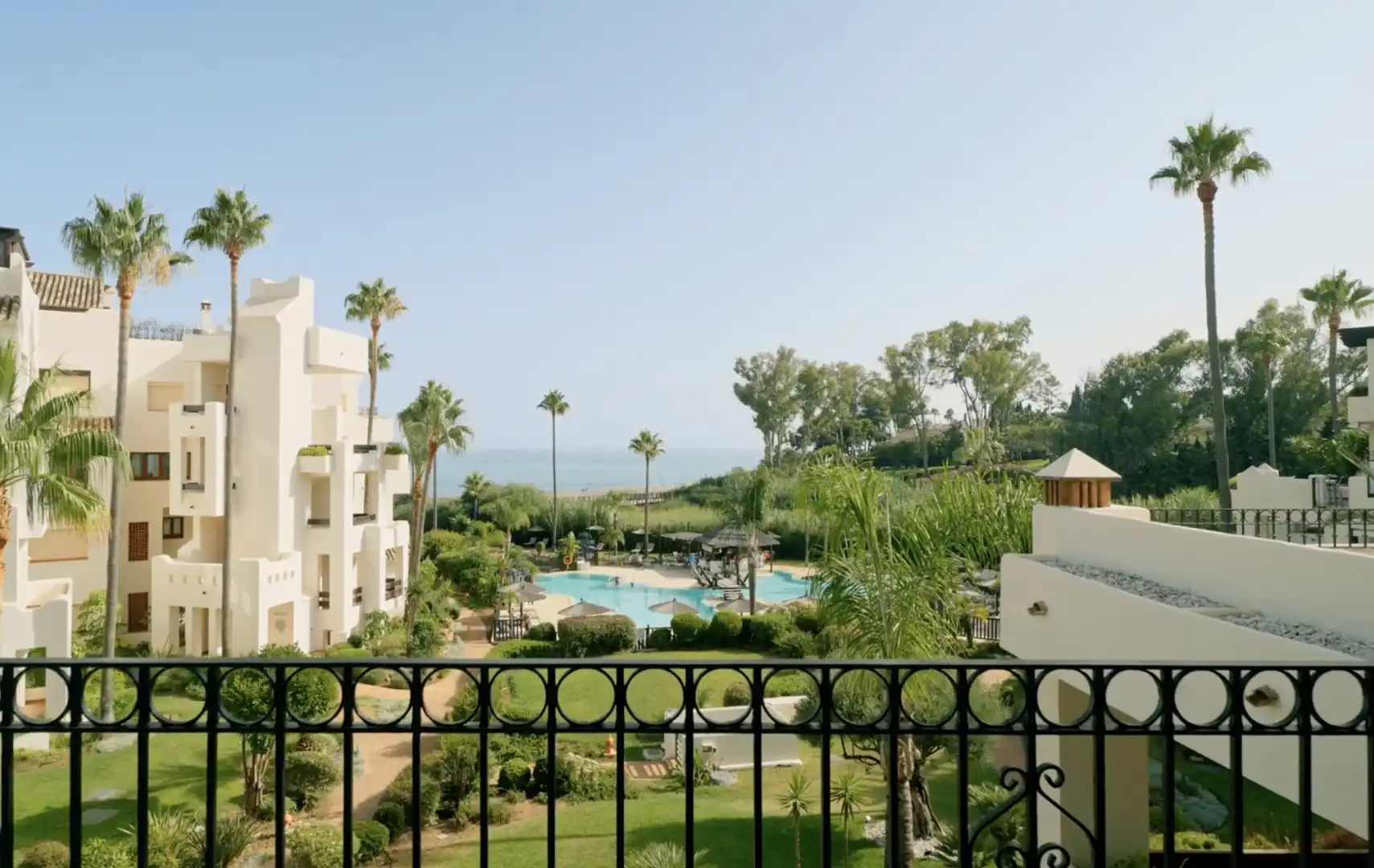 Habitación de Apartamento en venta en Estepona con Aire acondicionado, Terraza y Piscina
