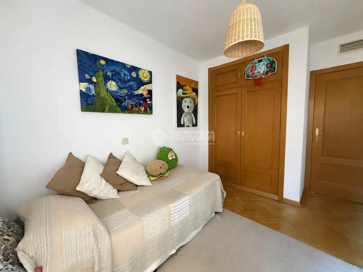 Bedroom of Flat for sale in Madrid  with Air Conditioner and Community pool