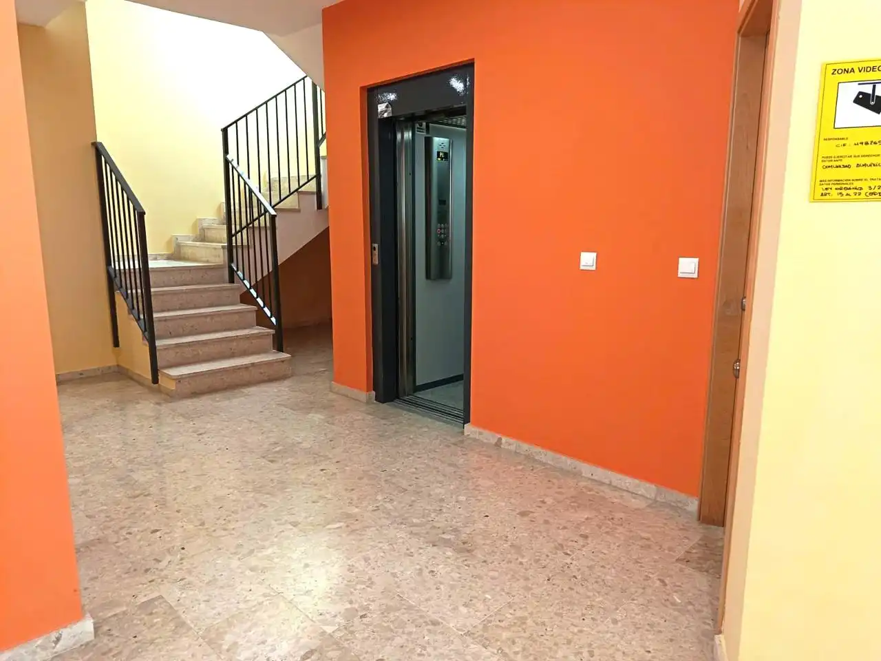 Ground floor for sale in Oliva  with Air Conditioner and Storage room