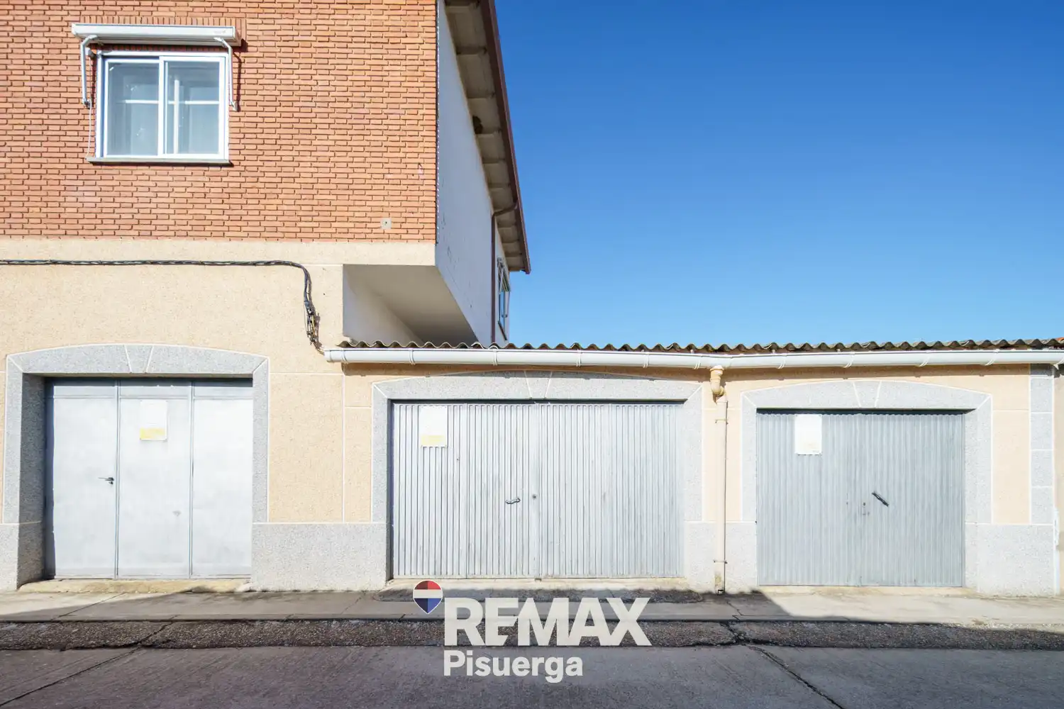 Aparcament de Casa o xalet en venda en Venta de Baños amb Jardí privat, Terrassa i Traster