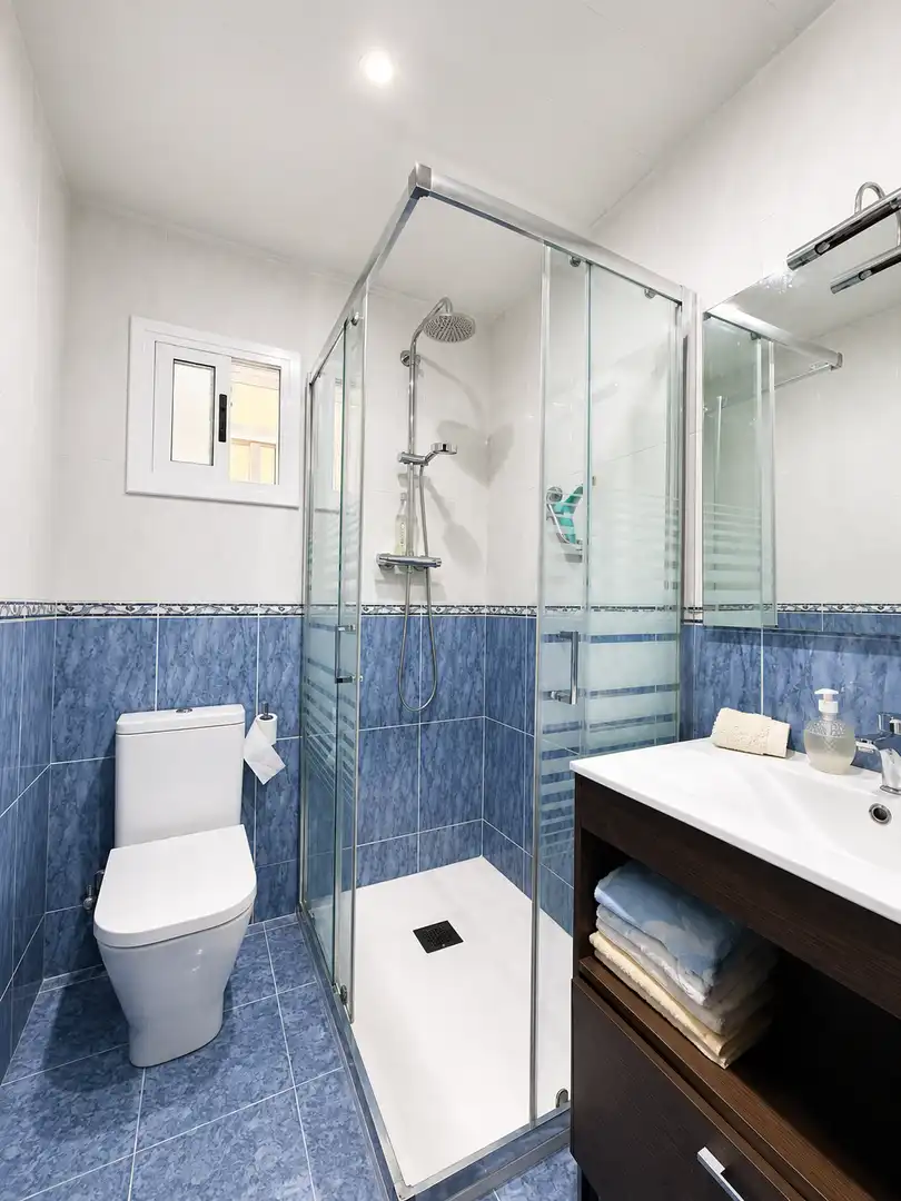 Baño de Piso en venta en Badalona con Calefacción, Horno y Balcón