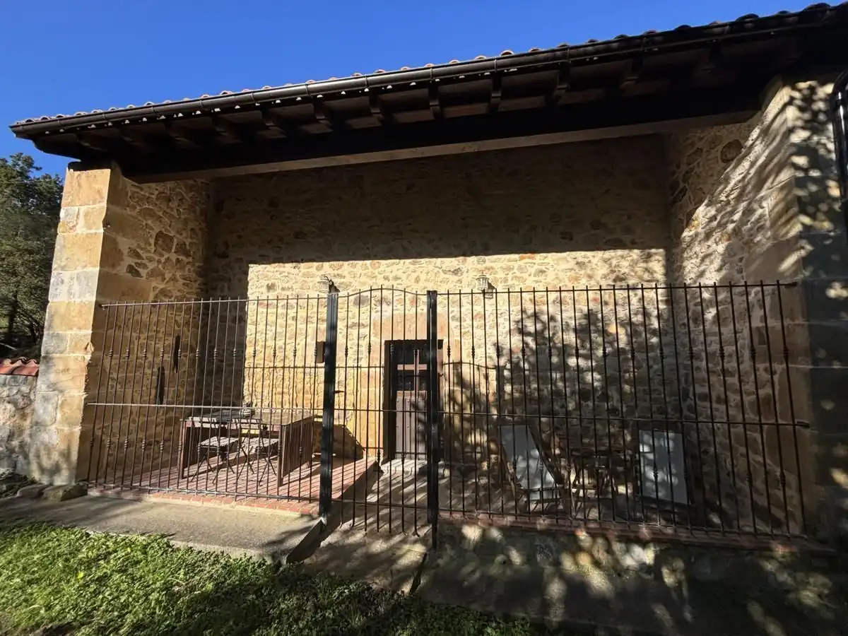 Vista exterior de Casa o chalet en venta en Cabrales, Asturias