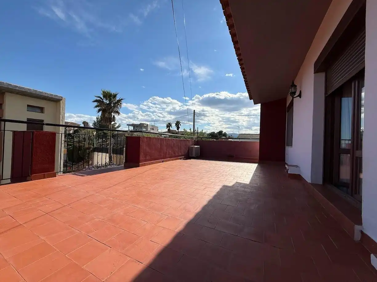 Terrassa de Casa o xalet en venda en Chiva amb Aire condicionat, Calefacció i Jardí privat