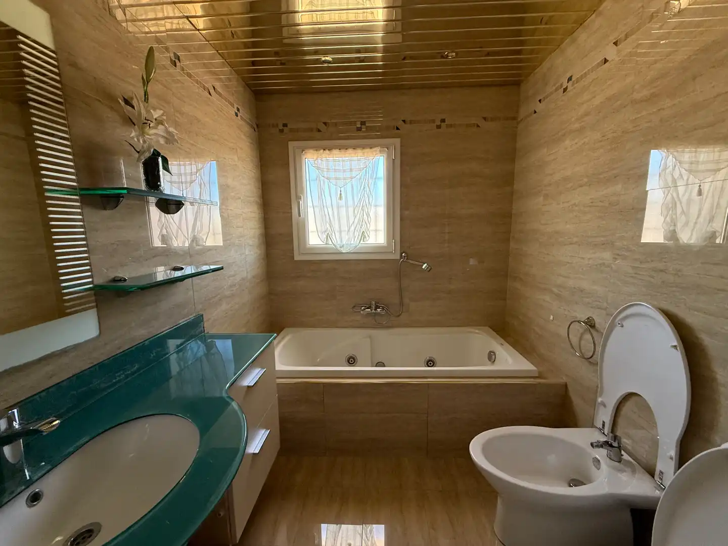 Baño de Casa o chalet en venta en L'Escala con Aire acondicionado, Calefacción y Jardín privado