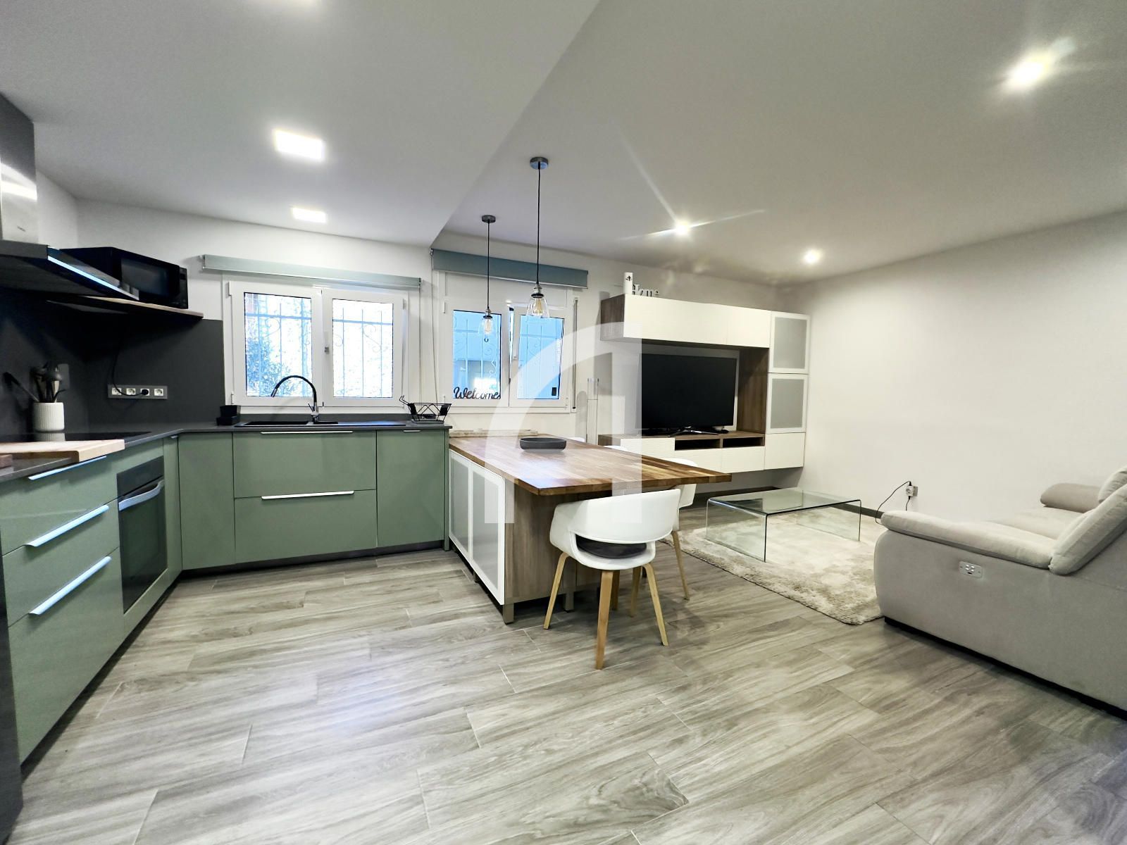 Kitchen of Flat for sale in Girona Capital  with Terrace and Furnished