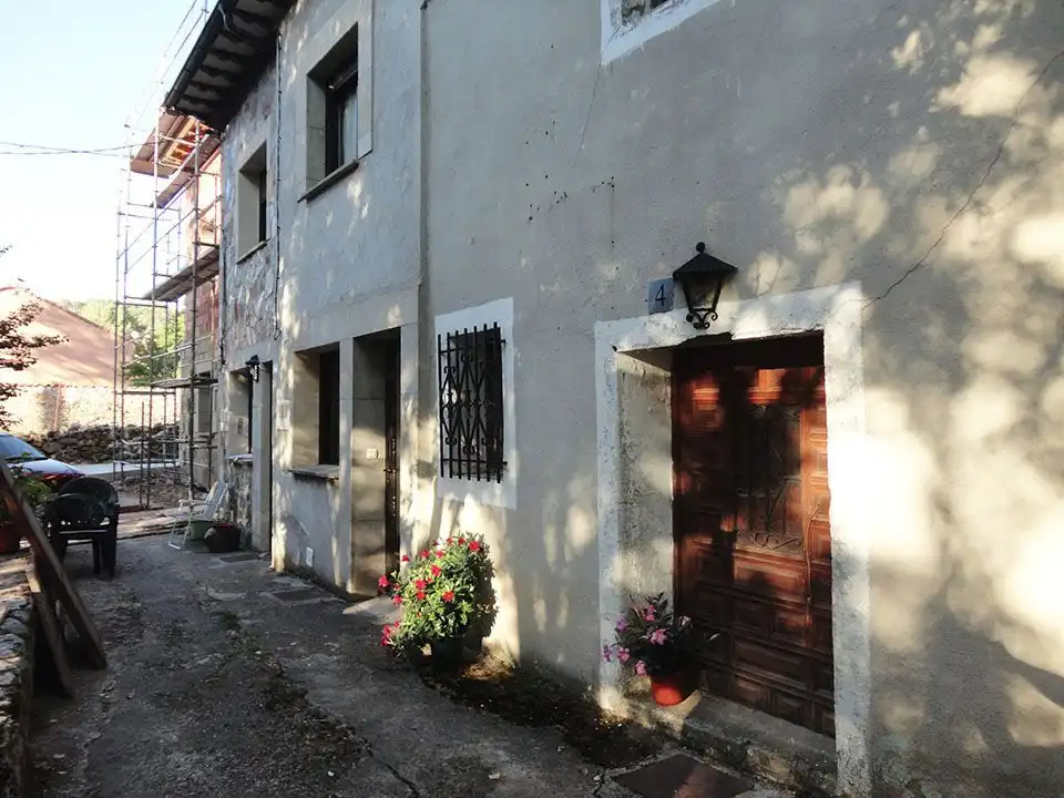 Vista exterior de Casa adosada en venta en Riocavado de la Sierra