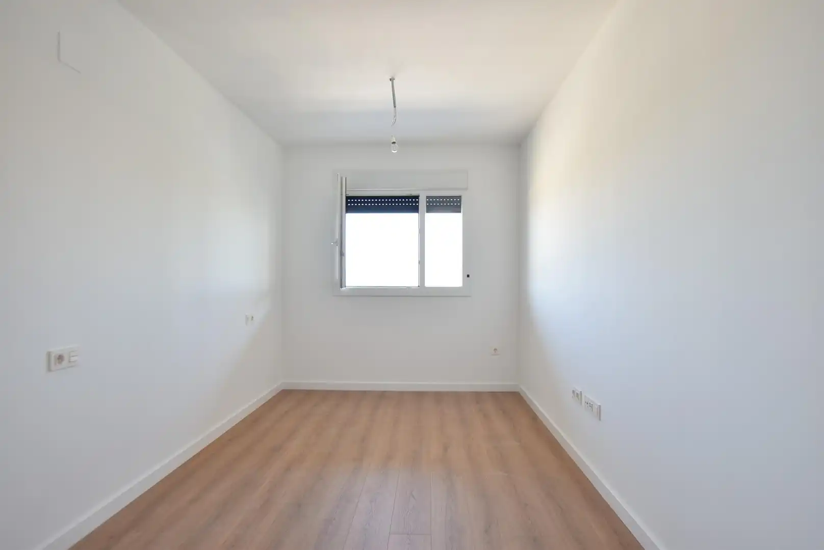 Habitación de Piso de alquiler en Granada con Calefacción, Terraza y Piscina comunitaria