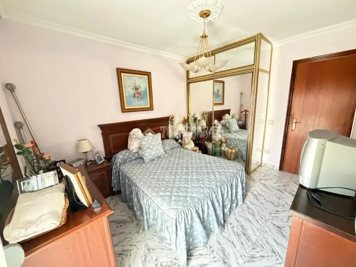 Bedroom of Flat for sale in Sevilla  with Air Conditioner