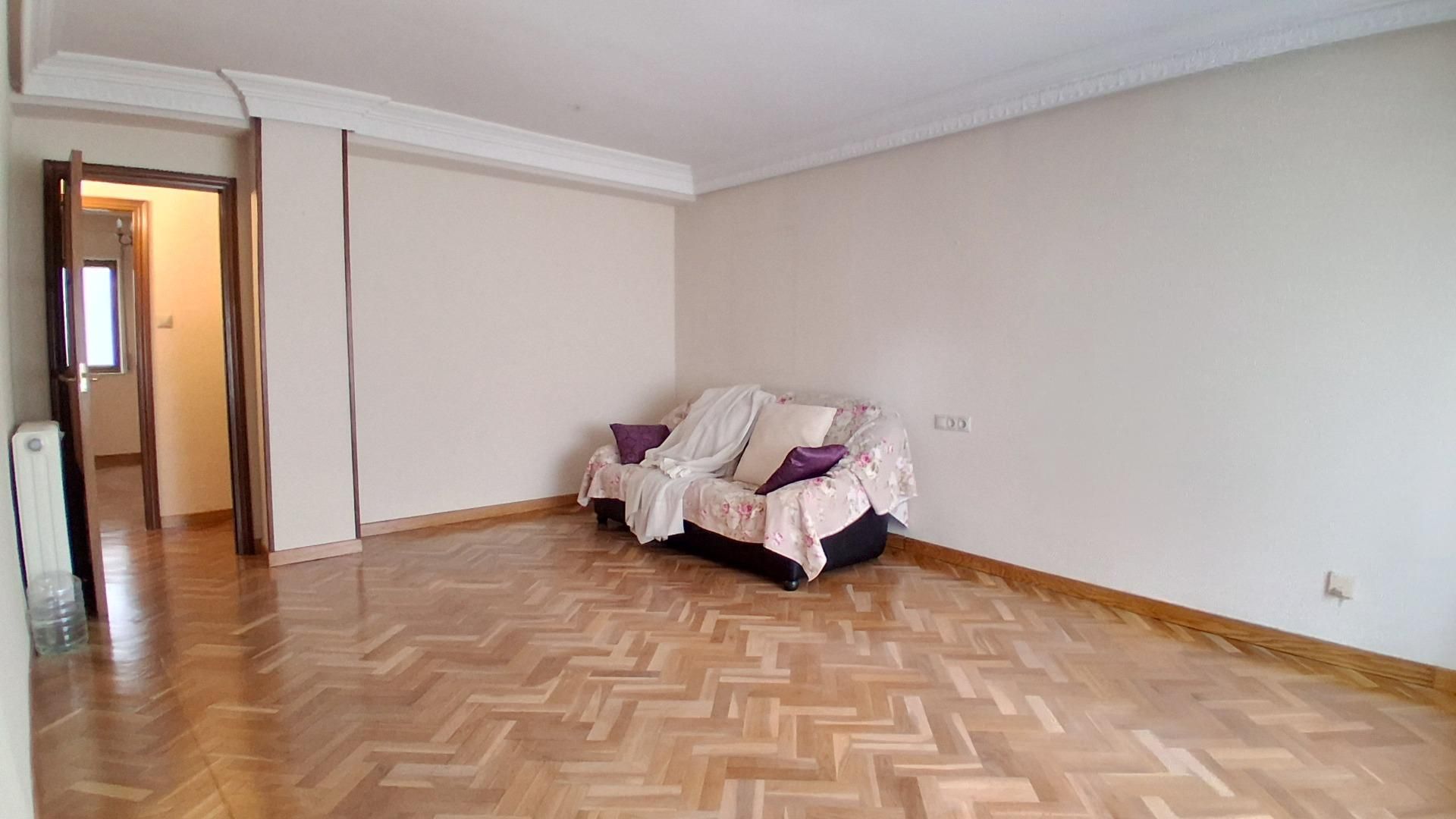 Dormitori de Pis en venda en Salamanca Capital amb Calefacció, Parquet i Balcó